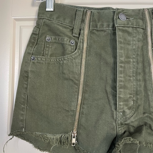 CARMAR LF Army Green High-Waisted Jean Shorts w/ Gold Zippers - Sz 27 - Picture 3 of 8